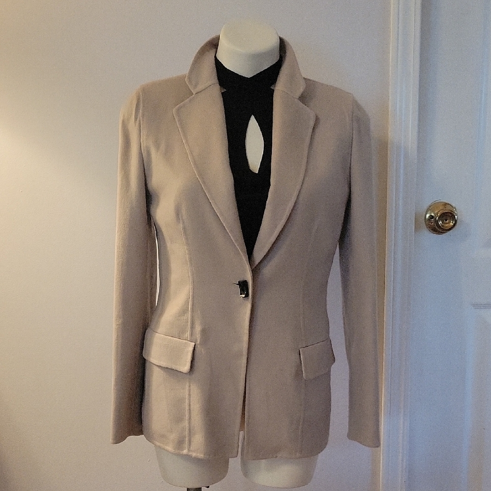 Womens Vintage Giorgio Armani Beige Cashmere Blazer Size 40, S-M?